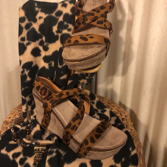 Mata laura Leopard wedges. - Picture 3 of 10